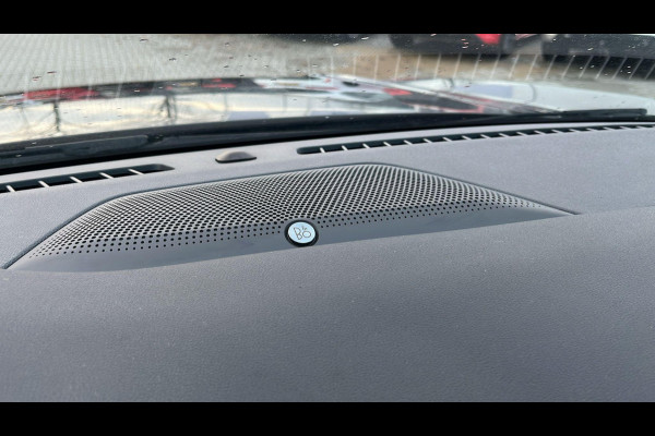 Ford Kuga 2.5 PHEV ST-Line X 243pk | Driver Assistance Pack | Panorama dak | Winterpack | Technology Pack | All Weatherbanden | 2.100kg Trekgewicht