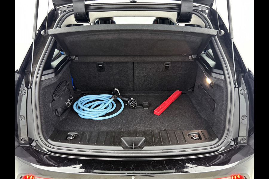 BMW i3 Basis 120Ah 42 kWh (NL-auto, 93% SoH, Navi Pro, Harman/Kardon, StoelV, Camera, Parkeersensoren, Etc)