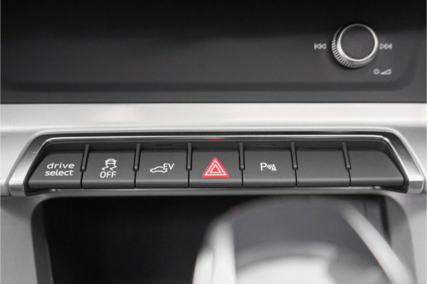 Audi Q3 Sportback 45 TFSI e Plug-in Hybrid Camera Pano Stoelverw