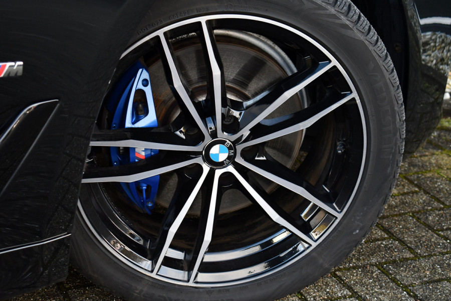 BMW 5 Serie Touring 530e 292pk M-Sport Pano ACC Trekh Comf-seat 360 HUD Laser 4wielbest