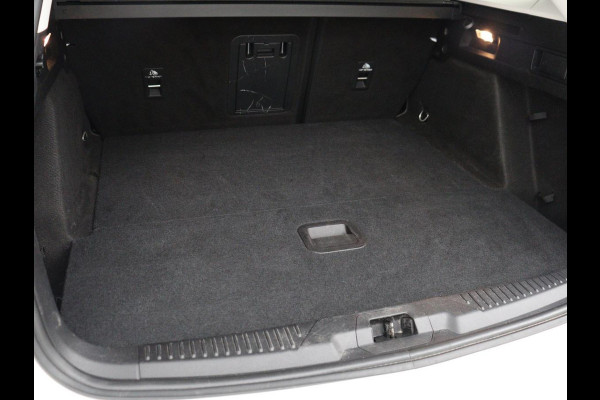 Ford Focus 1.0 EcoBoost Hybrid Titanium X | Stoelverwarming | Camera | Carplay | Digital Cockpit | Stuurverwarming | Keyless | Full LED | Parkeerhulp | Climate control | Cruise control