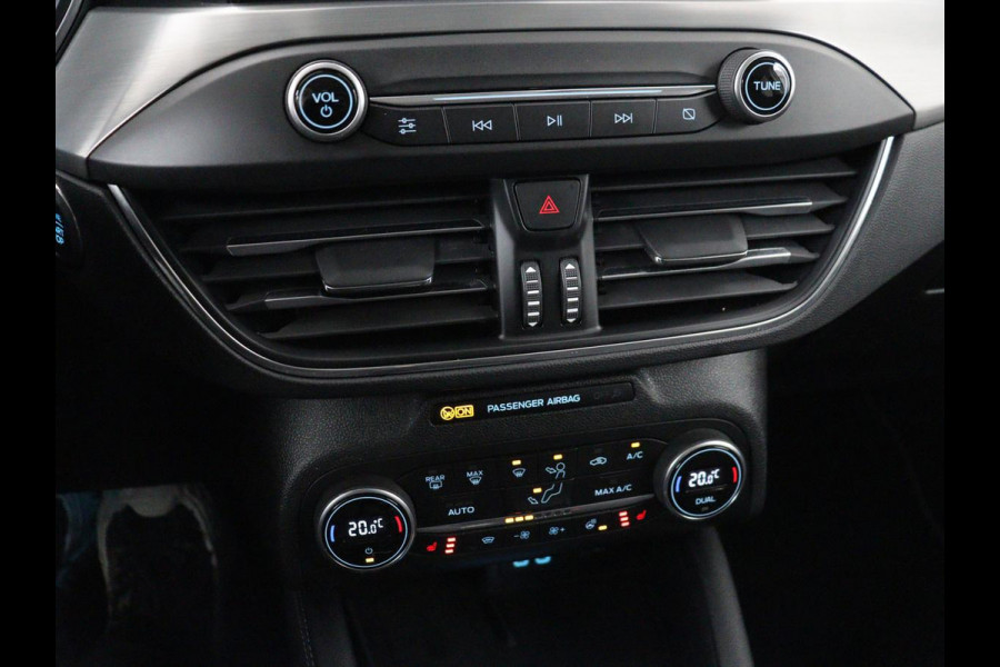 Ford Focus 1.0 EcoBoost Hybrid Titanium X | Stoelverwarming | Camera | Carplay | Digital Cockpit | Stuurverwarming | Keyless | Full LED | Parkeerhulp | Climate control | Cruise control
