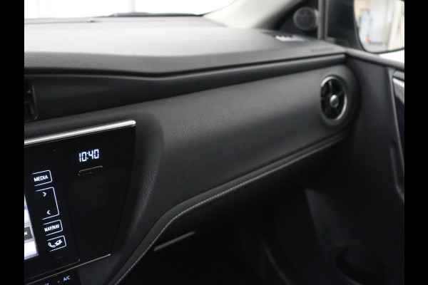 Toyota Auris 1.8 Hybrid Executive | Stoelverwarming | Half leder | Navigatie | Keyless | Climate control | Cruise control | Parkeerhulp