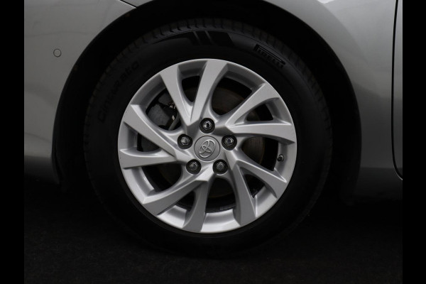 Toyota Auris 1.8 Hybrid Executive | Stoelverwarming | Half leder | Navigatie | Keyless | Climate control | Cruise control | Parkeerhulp