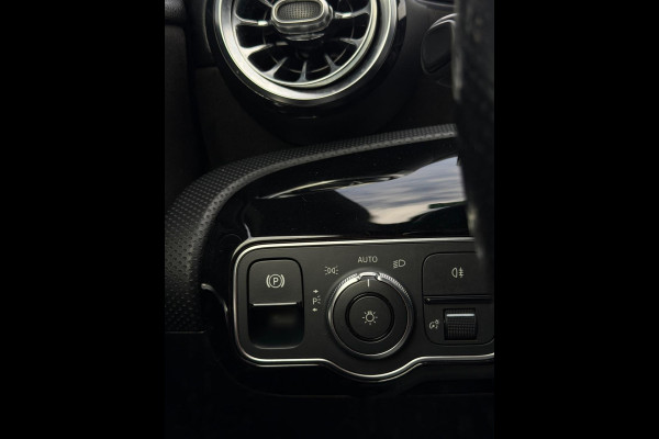 Mercedes-Benz A-Klasse 200 AMG Pakket Panorama CarPlay