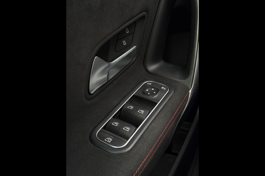 Mercedes-Benz A-Klasse 200 AMG Pakket Panorama CarPlay