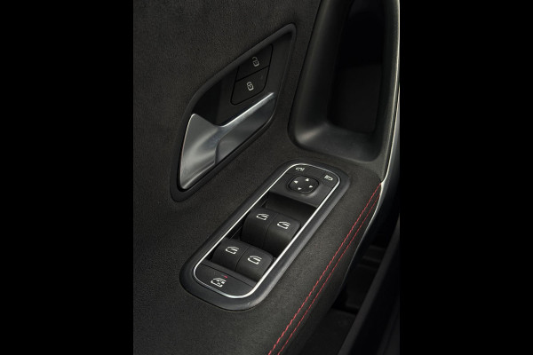 Mercedes-Benz A-Klasse 200 AMG Pakket Panorama CarPlay