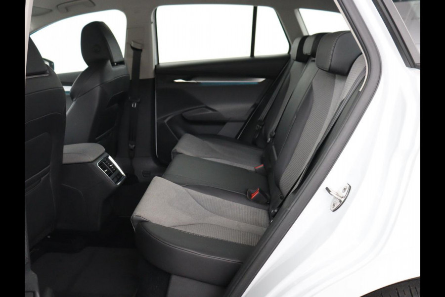 Škoda ENYAQ iV 60 | SOH 92% | Trekhaak | Half leder | Sfeerverlichting | Carplay | Navigatie | 19'' | Cruise control | Parkeerhulp | Full LED