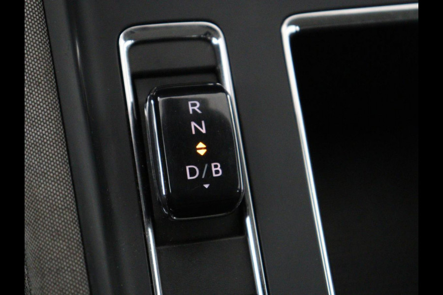 Škoda ENYAQ iV 60 | SOH 92% | Trekhaak | Half leder | Sfeerverlichting | Carplay | Navigatie | 19'' | Cruise control | Parkeerhulp | Full LED