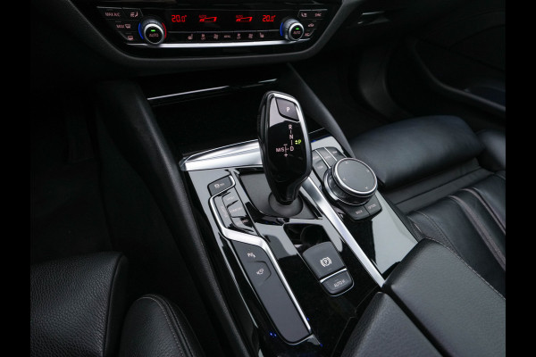 BMW 5 Serie Touring 530d Sportline High Executive Aut. *PANO | LEATHER | FULL-LED | MEMORY-PACK | TOP-VIEW | HEATED-COMFORTSEATS | NAVI-FULLMAP | PRIVACY-GLASS | AMBIENT-LIGHT | ECC | CARPLAY | PDC | TOWBAR | SHIFT-PADDLES | 20"ALU*