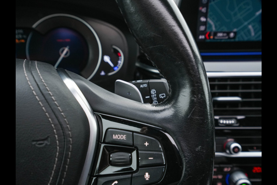 BMW 5 Serie Touring 530d Sportline High Executive Aut. *PANO | LEATHER | FULL-LED | MEMORY-PACK | TOP-VIEW | HEATED-COMFORTSEATS | NAVI-FULLMAP | PRIVACY-GLASS | AMBIENT-LIGHT | ECC | CARPLAY | PDC | TOWBAR | SHIFT-PADDLES | 20"ALU*