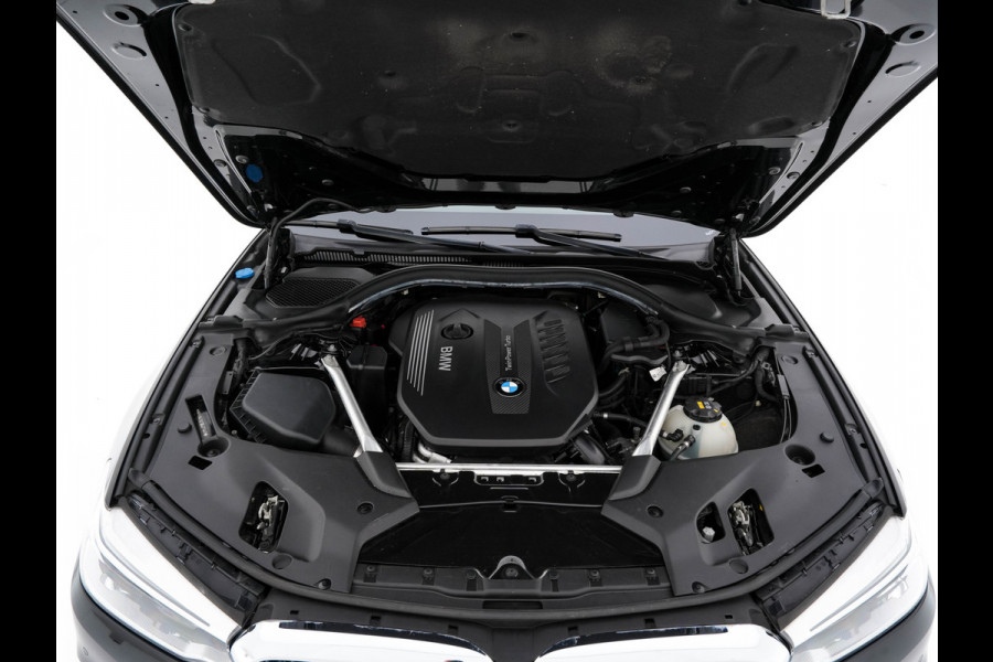 BMW 5 Serie Touring 530d Sportline High Executive Aut. *PANO | LEATHER | FULL-LED | MEMORY-PACK | TOP-VIEW | HEATED-COMFORTSEATS | NAVI-FULLMAP | PRIVACY-GLASS | AMBIENT-LIGHT | ECC | CARPLAY | PDC | TOWBAR | SHIFT-PADDLES | 20"ALU*