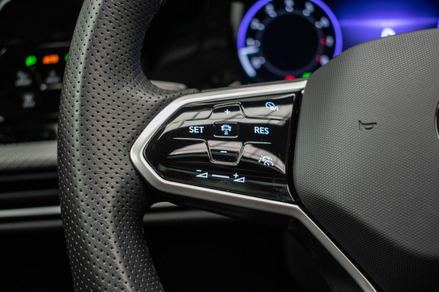 Volkswagen Golf 1.5 eTSI R-Line Business |3x R-Line|Pano|Ambient|VOLL|