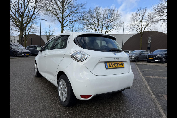 Renault ZOE R90 Life 41 kWh KOOPACCU | SOH 99% | 3-FASE LADER | RENAULT DEALER ONDERHOUDEN | NAVIGATIE | PARKEERSENSOREN | ORIGINEEL NL AUTO (NAP) | CLIMATE CONTROL | RIJKLAAR GELEVERD MET 12 MND BOVAG GARANTIE |