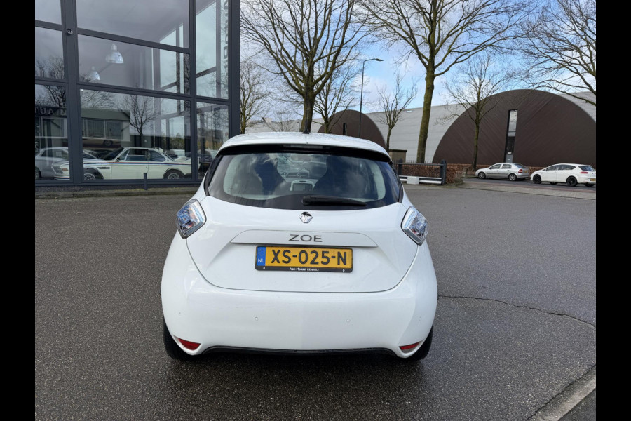 Renault ZOE R90 Life 41 kWh KOOPACCU | SOH 99% | 3-FASE LADER | RENAULT DEALER ONDERHOUDEN | NAVIGATIE | PARKEERSENSOREN | ORIGINEEL NL AUTO (NAP) | CLIMATE CONTROL | RIJKLAAR GELEVERD MET 12 MND BOVAG GARANTIE |