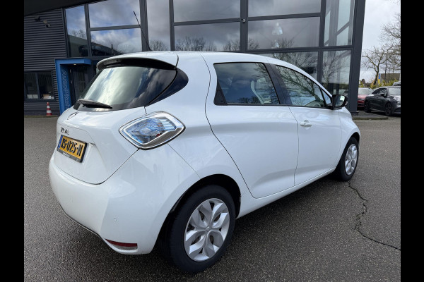 Renault ZOE R90 Life 41 kWh KOOPACCU | SOH 99% | 3-FASE LADER | RENAULT DEALER ONDERHOUDEN | NAVIGATIE | PARKEERSENSOREN | ORIGINEEL NL AUTO (NAP) | CLIMATE CONTROL | RIJKLAAR GELEVERD MET 12 MND BOVAG GARANTIE |