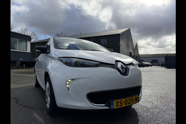 Renault ZOE R90 Life 41 kWh KOOPACCU | SOH 99% | 3-FASE LADER | RENAULT DEALER ONDERHOUDEN | NAVIGATIE | PARKEERSENSOREN | ORIGINEEL NL AUTO (NAP) | CLIMATE CONTROL | RIJKLAAR GELEVERD MET 12 MND BOVAG GARANTIE |