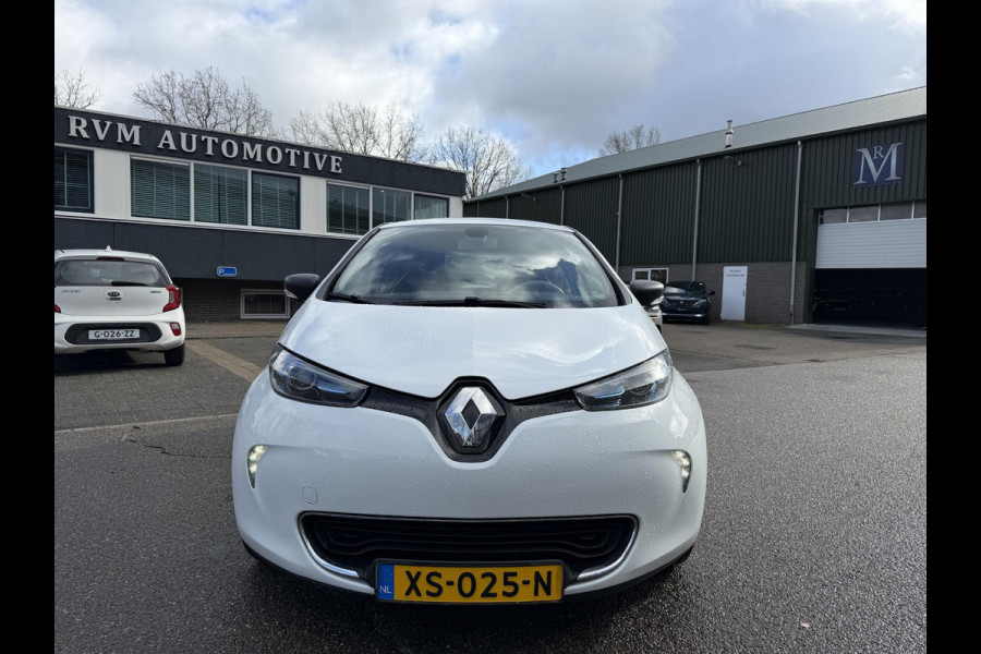 Renault ZOE R90 Life 41 kWh KOOPACCU | SOH 99% | 3-FASE LADER | RENAULT DEALER ONDERHOUDEN | NAVIGATIE | PARKEERSENSOREN | ORIGINEEL NL AUTO (NAP) | CLIMATE CONTROL | RIJKLAAR GELEVERD MET 12 MND BOVAG GARANTIE |