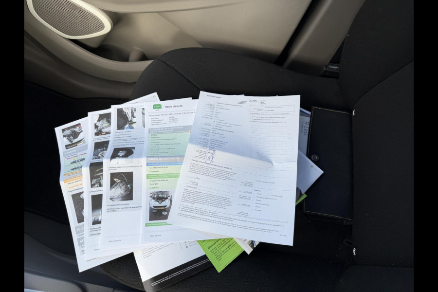 Renault ZOE R90 Life 41 kWh KOOPACCU | SOH 99% | 3-FASE LADER | RENAULT DEALER ONDERHOUDEN | NAVIGATIE | PARKEERSENSOREN | ORIGINEEL NL AUTO (NAP) | CLIMATE CONTROL | RIJKLAAR GELEVERD MET 12 MND BOVAG GARANTIE |