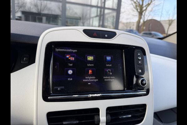 Renault ZOE R90 Life 41 kWh KOOPACCU | SOH 99% | 3-FASE LADER | RENAULT DEALER ONDERHOUDEN | NAVIGATIE | PARKEERSENSOREN | ORIGINEEL NL AUTO (NAP) | CLIMATE CONTROL | RIJKLAAR GELEVERD MET 12 MND BOVAG GARANTIE |