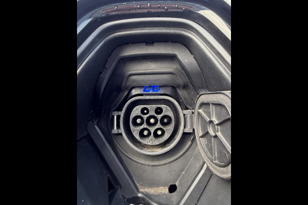 Renault ZOE R90 Life 41 kWh KOOPACCU | SOH 99% | 3-FASE LADER | RENAULT DEALER ONDERHOUDEN | NAVIGATIE | PARKEERSENSOREN | ORIGINEEL NL AUTO (NAP) | CLIMATE CONTROL | RIJKLAAR GELEVERD MET 12 MND BOVAG GARANTIE |