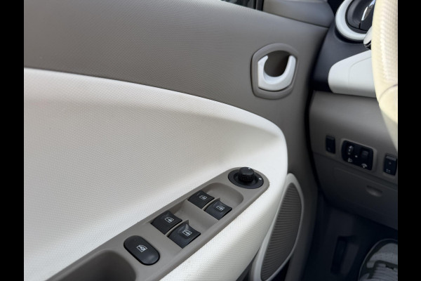 Renault ZOE R90 Life 41 kWh KOOPACCU | SOH 99% | 3-FASE LADER | RENAULT DEALER ONDERHOUDEN | NAVIGATIE | PARKEERSENSOREN | ORIGINEEL NL AUTO (NAP) | CLIMATE CONTROL | RIJKLAAR GELEVERD MET 12 MND BOVAG GARANTIE |