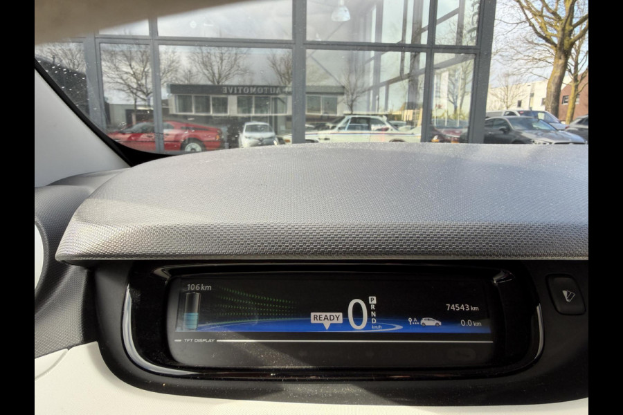 Renault ZOE R90 Life 41 kWh KOOPACCU | SOH 99% | 3-FASE LADER | RENAULT DEALER ONDERHOUDEN | NAVIGATIE | PARKEERSENSOREN | ORIGINEEL NL AUTO (NAP) | CLIMATE CONTROL | RIJKLAAR GELEVERD MET 12 MND BOVAG GARANTIE |