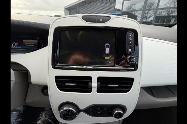 Renault ZOE R90 Life 41 kWh KOOPACCU | SOH 99% | 3-FASE LADER | RENAULT DEALER ONDERHOUDEN | NAVIGATIE | PARKEERSENSOREN | ORIGINEEL NL AUTO (NAP) | CLIMATE CONTROL | RIJKLAAR GELEVERD MET 12 MND BOVAG GARANTIE |