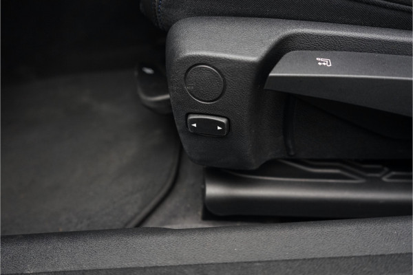 BMW 3 Serie Touring 330e High Executive M-Sport ACC Stuur & Stoelverw Trekhaak