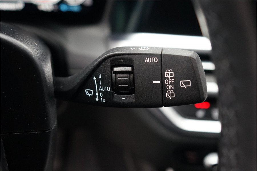 BMW 3 Serie Touring 330e High Executive M-Sport ACC Stuur & Stoelverw Trekhaak