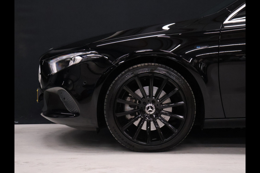Mercedes-Benz A-Klasse 250 e Business Solution Luxury Limited [SCHUIFDAK, CAMERA, SFEERVERLICHTING, LEDER, SPORTSTOELEN, STOELVERWARMING, NIEUWSTAAT]