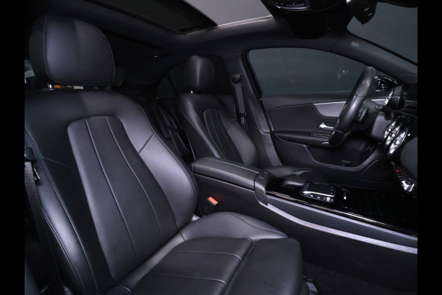 Mercedes-Benz A-Klasse 250 e Business Solution Luxury Limited [SCHUIFDAK, CAMERA, SFEERVERLICHTING, LEDER, SPORTSTOELEN, STOELVERWARMING, NIEUWSTAAT]