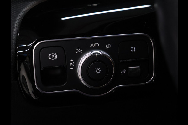 Mercedes-Benz A-Klasse 250 e Business Solution Luxury Limited [SCHUIFDAK, CAMERA, SFEERVERLICHTING, LEDER, SPORTSTOELEN, STOELVERWARMING, NIEUWSTAAT]