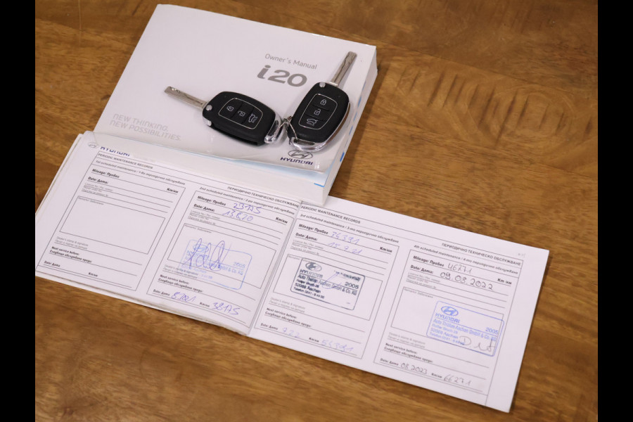 Hyundai i20 1.4i i-Vision Automaat [TREKHAAK, AIRCO, PARKEERSENSOR, RADIO, NIEUWSTAAT]