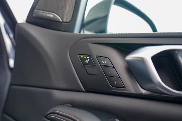 BMW X5 XDrive45e High Executive | Massage | incl BTW | Panorama | Laser LED | Adaptieve cruise | Dodehoek assistent | Lane assist