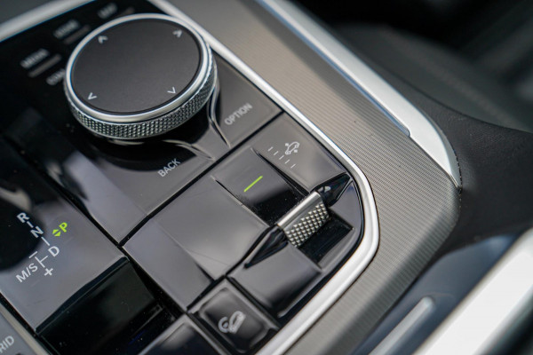 BMW X5 XDrive45e High Executive | Massage | incl BTW | Panorama | Laser LED | Adaptieve cruise | Dodehoek assistent | Lane assist