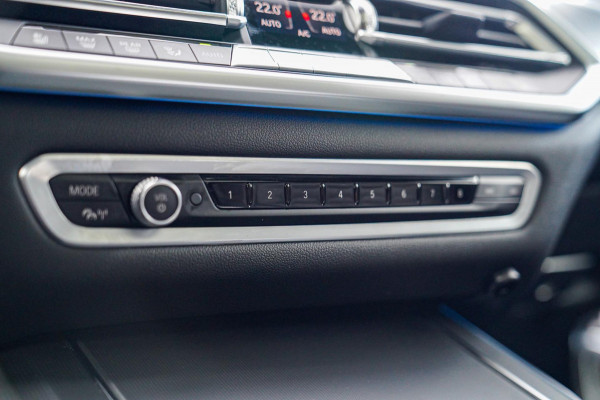 BMW X5 XDrive45e High Executive | Massage | incl BTW | Panorama | Laser LED | Adaptieve cruise | Dodehoek assistent | Lane assist