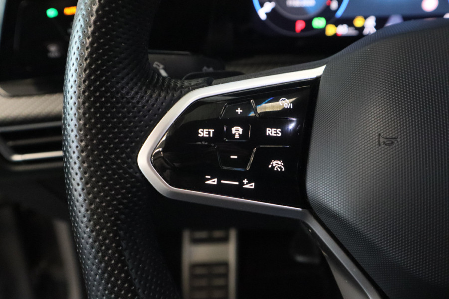 Volkswagen Golf 1.5 eTSI R-Line Business Full-led Navigatie Adaptive-Cruise