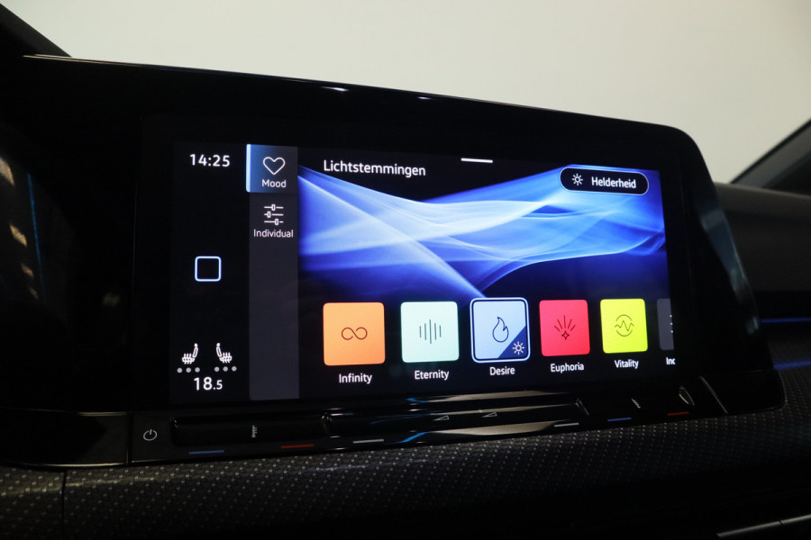 Volkswagen Golf 1.5 eTSI R-Line Business Full-led Navigatie Adaptive-Cruise