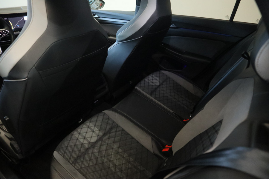 Volkswagen Golf 1.5 eTSI R-Line Business Full-led Navigatie Adaptive-Cruise