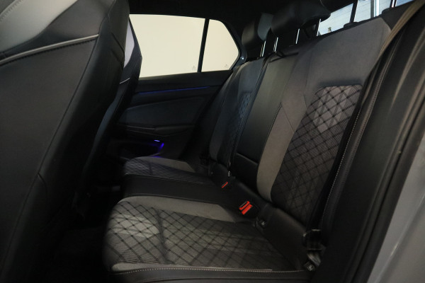 Volkswagen Golf 1.5 eTSI R-Line Business Full-led Navigatie Adaptive-Cruise