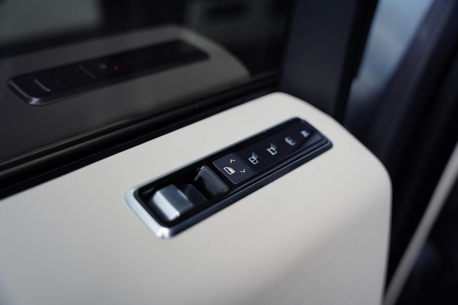 Land Rover Range Rover 3.0 SDV6 HSE Panoramadak / Meridian / Elek. Trekhaak