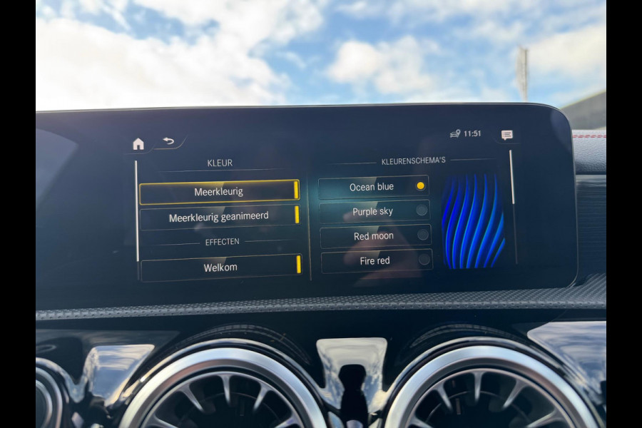 Mercedes-Benz CLA-Klasse Shooting Brake 250 e AMG Panorama Leder Camera Navi