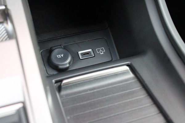 Peugeot 408 1.2 HYBRID 145PK e-DCS6 GT | MATRIX LED KOPLAMPEN | ADAPTIVE ACHTERVERLICHTING | NAVIGATIE FULL MAP | DRAADLOOS APPLE CARPLAY/ANDROID AUTO | STUURVERWARMING | ADAPTIEVE CRUISECONTROL | 19'' VIJF SPAAKS LICHTMETALEN VELGEN | ELEKTRISCHE ACHTERKLEP BEDIENING | DONKERE HEMELBEKLEDING | EXTRA GETINTE ACHTERRUITEN | 3D DIGITALE COCKPIT | SFEERVERLICHTING | PARKEERSENSOREN VOOR + ACHTER | ACHTERUITRIJCAMERA | KEYLESS ENTRY/START |