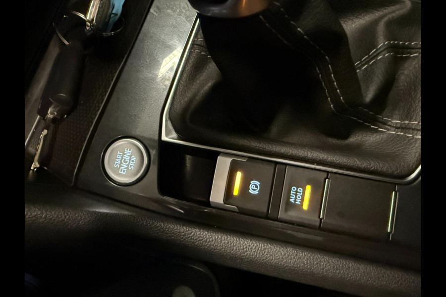 Volkswagen Tiguan 1.4 TSI eHybrid 2X R-LINE BLACK-LINE PANO/LEDER/M-STOELEN/NAVI/V-COCKPIT/DAB/LED///