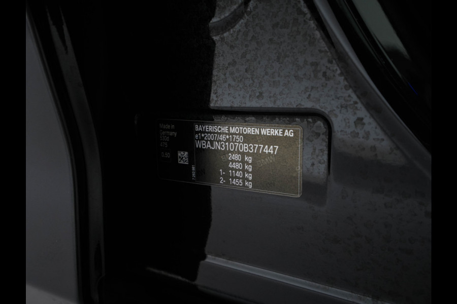 BMW 5 Serie Touring 530d Sportline High Executive Aut. *PANO | LEATHER | FULL-LED | MEMORY-PACK | TOP-VIEW | HEATED-COMFORTSEATS | NAVI-FULLMAP | PRIVACY-GLASS | AMBIENT-LIGHT | ECC | CARPLAY | PDC | TOWBAR | SHIFT-PADDLES | 20"ALU*