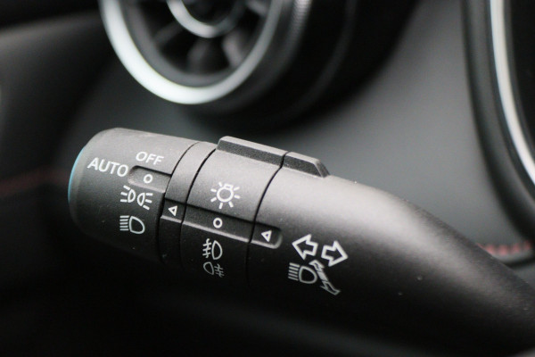 MG EHS 1.5 TGDI Luxury Leer, 360° Camera, ACC, Panoramadak, Apple Carplay, PDC, DAB, LED, 18''