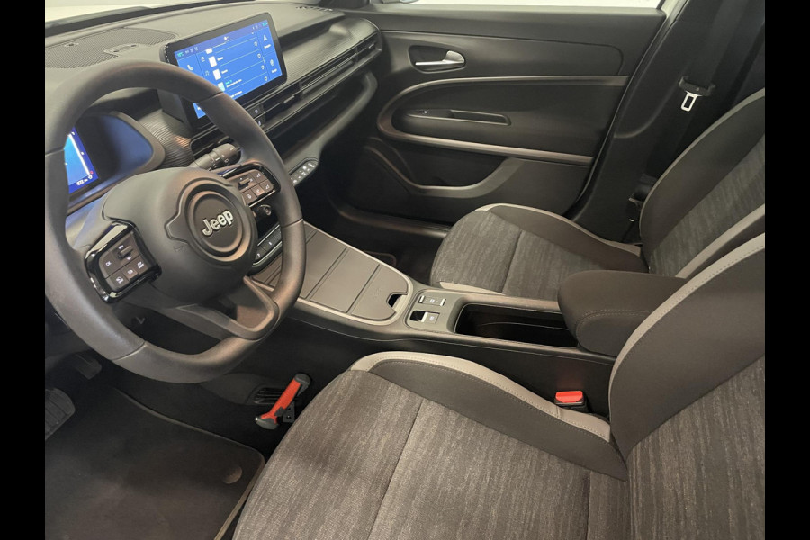 Jeep Avenger Longitude Automaat 54 kWh Navigatie Apple Carplay/Android Auto Climate Control Cruise Control Lichtmetalen Velgen Dab Keyless Parkeer Sensoren