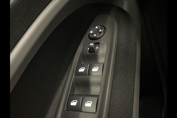 Jeep Avenger Longitude Automaat 54 kWh Navigatie Apple Carplay/Android Auto Climate Control Cruise Control Lichtmetalen Velgen Dab Keyless Parkeer Sensoren