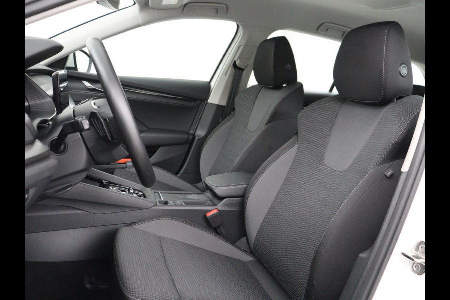 Škoda Octavia 1.0 e-TSI Business Edition | 61.800km NAP | Camera | Carplay | Navigatie | Full LED | Parkeerhulp | Digital Cockpit | Cruise control